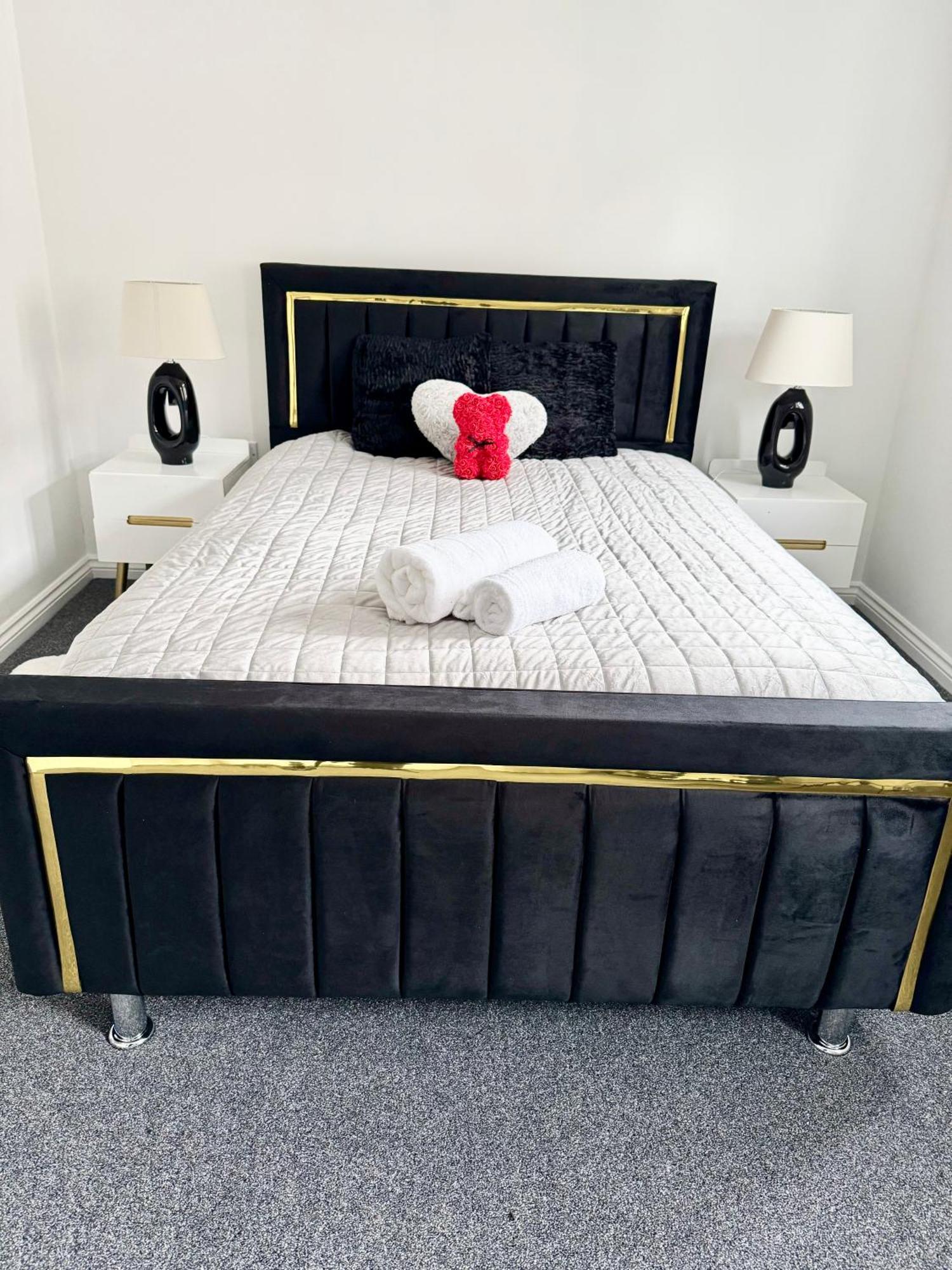 Harmony House 3 Bedroom New Build For Families, Contractors, Black Country Museum Sleeps 6 Tipton Exteriör bild