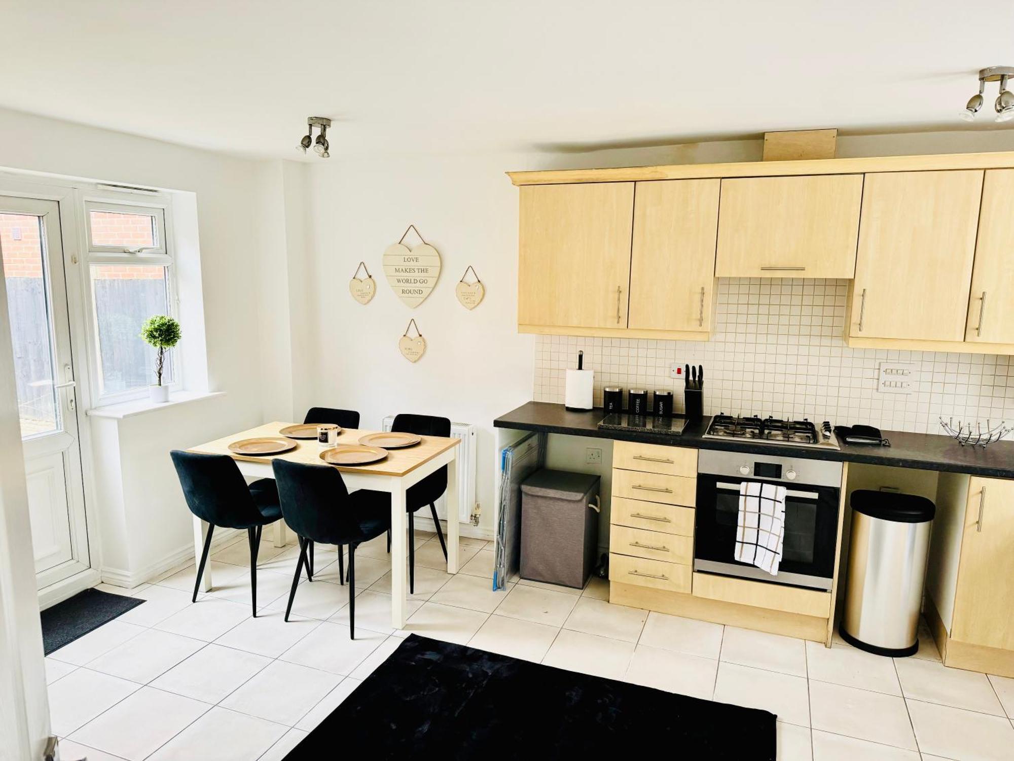 Harmony House 3 Bedroom New Build For Families, Contractors, Black Country Museum Sleeps 6 Tipton Exteriör bild