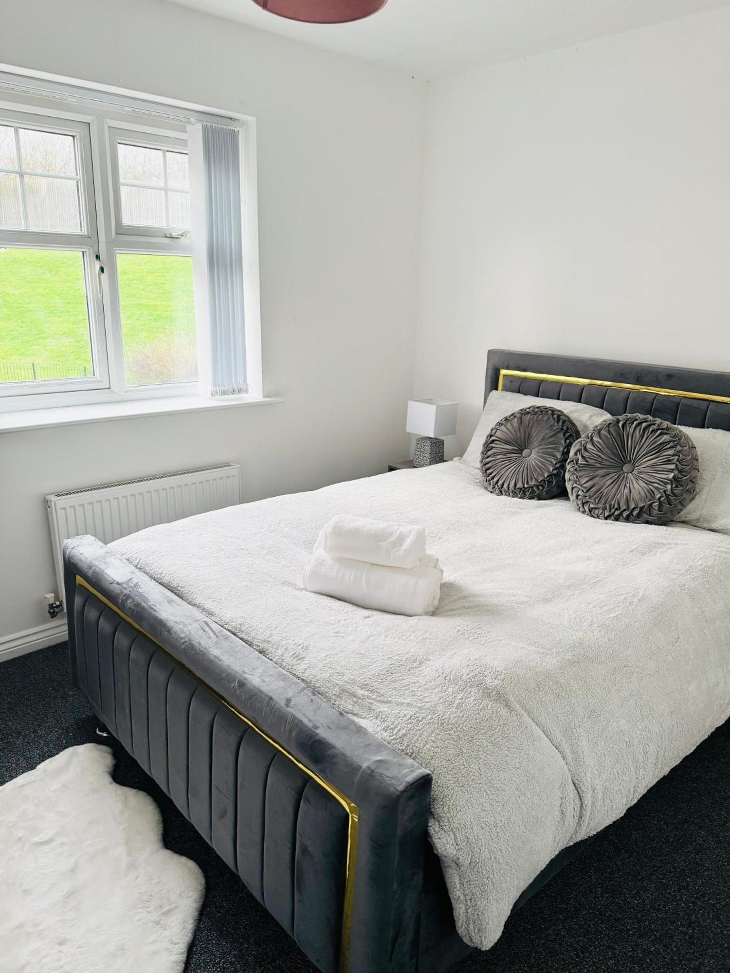 Harmony House 3 Bedroom New Build For Families, Contractors, Black Country Museum Sleeps 6 Tipton Exteriör bild