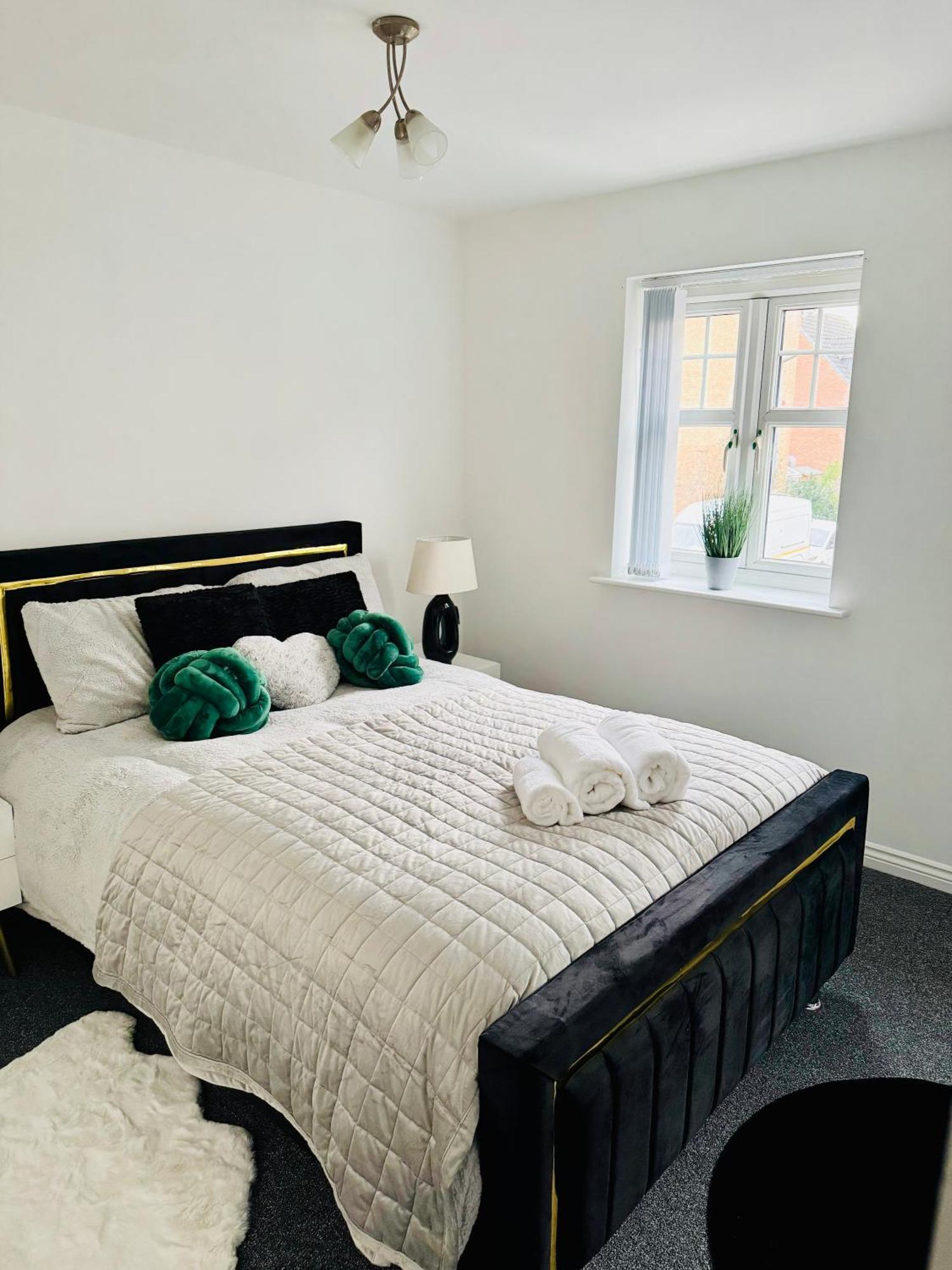 Harmony House 3 Bedroom New Build For Families, Contractors, Black Country Museum Sleeps 6 Tipton Exteriör bild