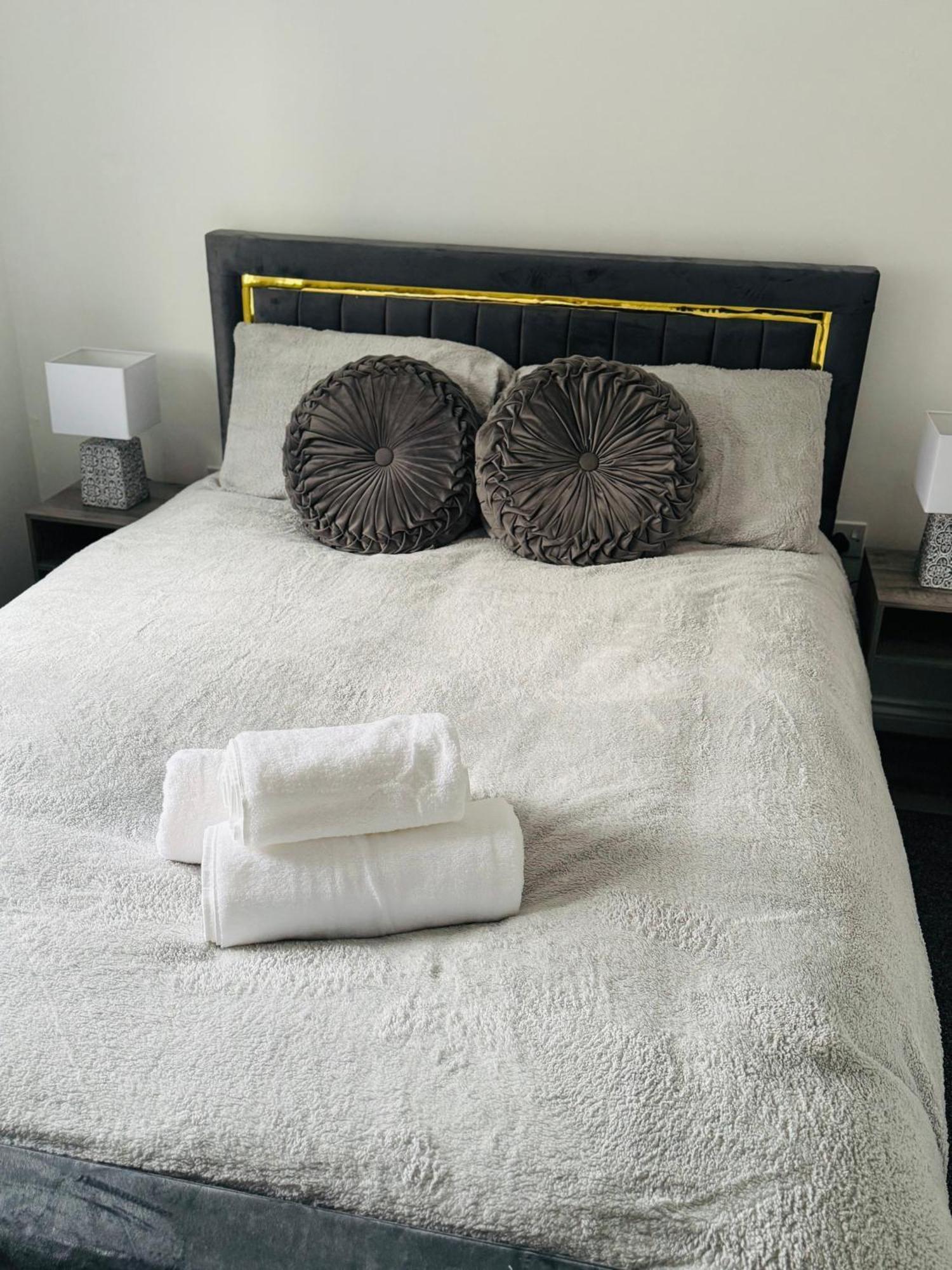 Harmony House 3 Bedroom New Build For Families, Contractors, Black Country Museum Sleeps 6 Tipton Exteriör bild
