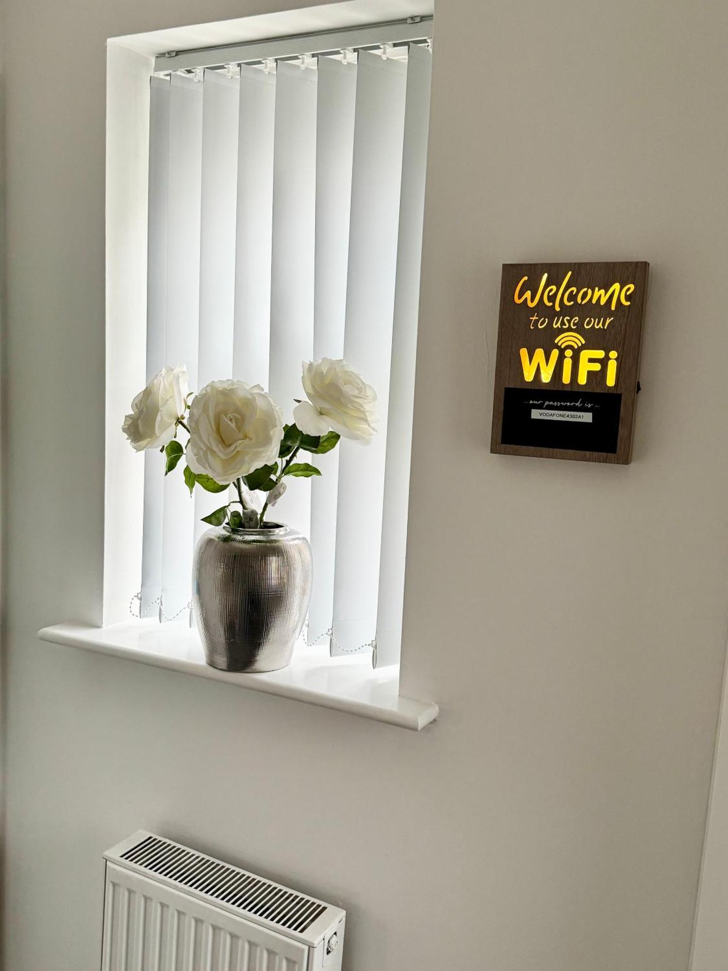 Harmony House 3 Bedroom New Build For Families, Contractors, Black Country Museum Sleeps 6 Tipton Exteriör bild