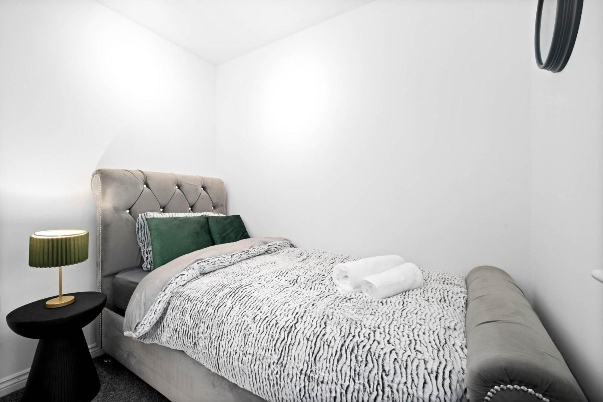 Harmony House 3 Bedroom New Build For Families, Contractors, Black Country Museum Sleeps 6 Tipton Exteriör bild