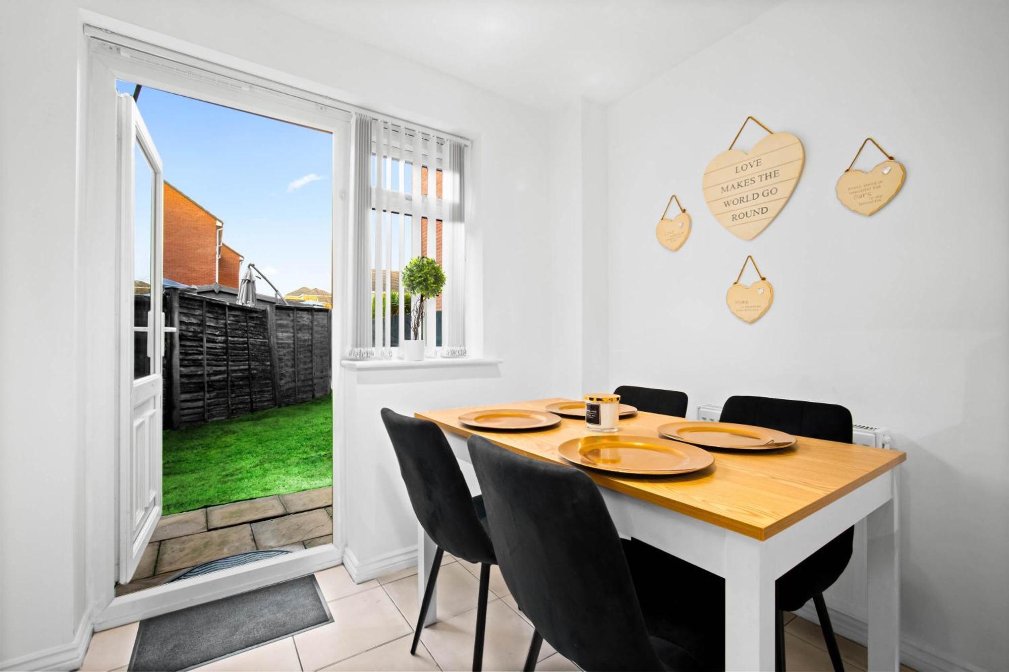 Harmony House 3 Bedroom New Build For Families, Contractors, Black Country Museum Sleeps 6 Tipton Exteriör bild