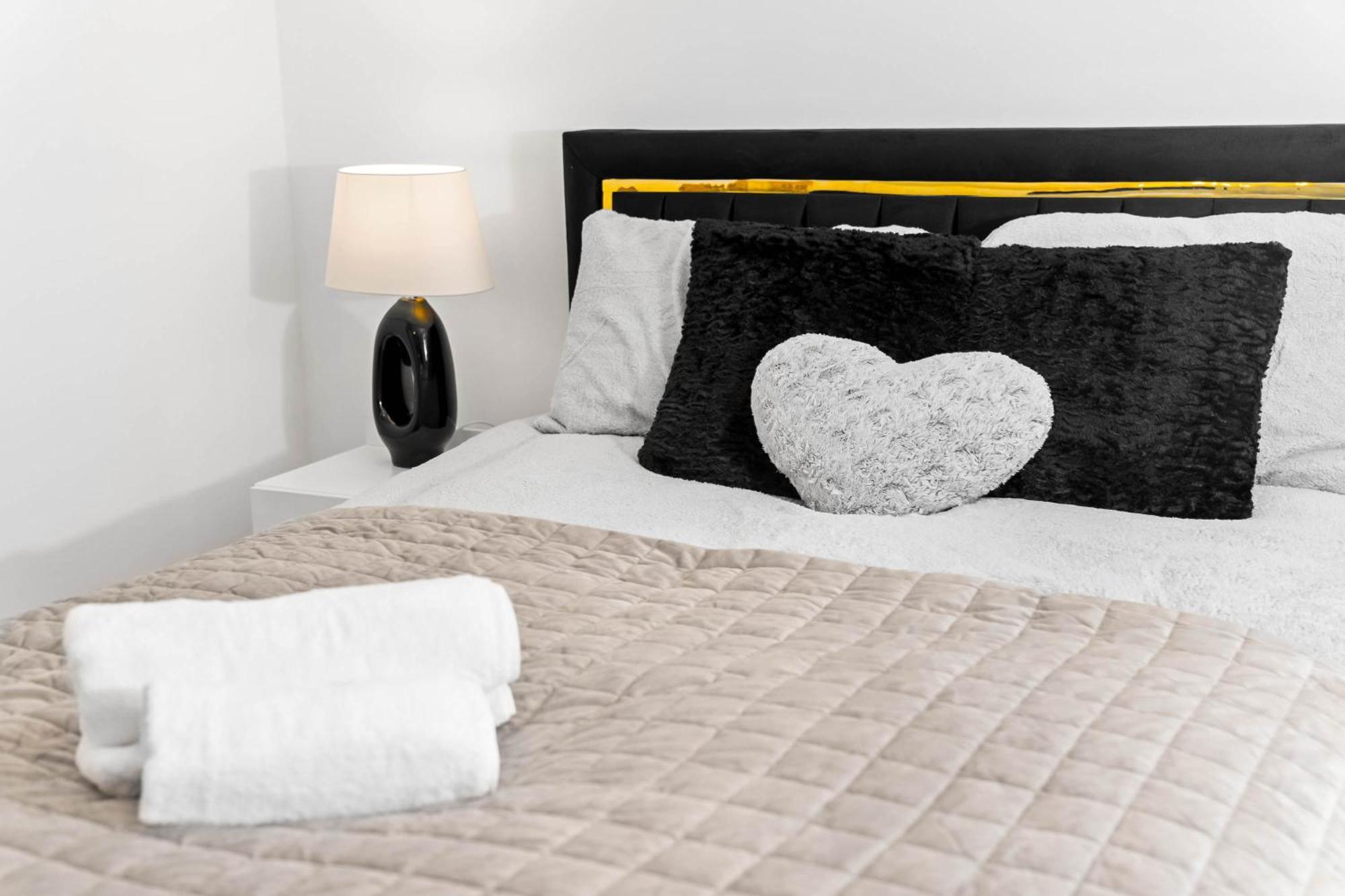 Harmony House 3 Bedroom New Build For Families, Contractors, Black Country Museum Sleeps 6 Tipton Exteriör bild